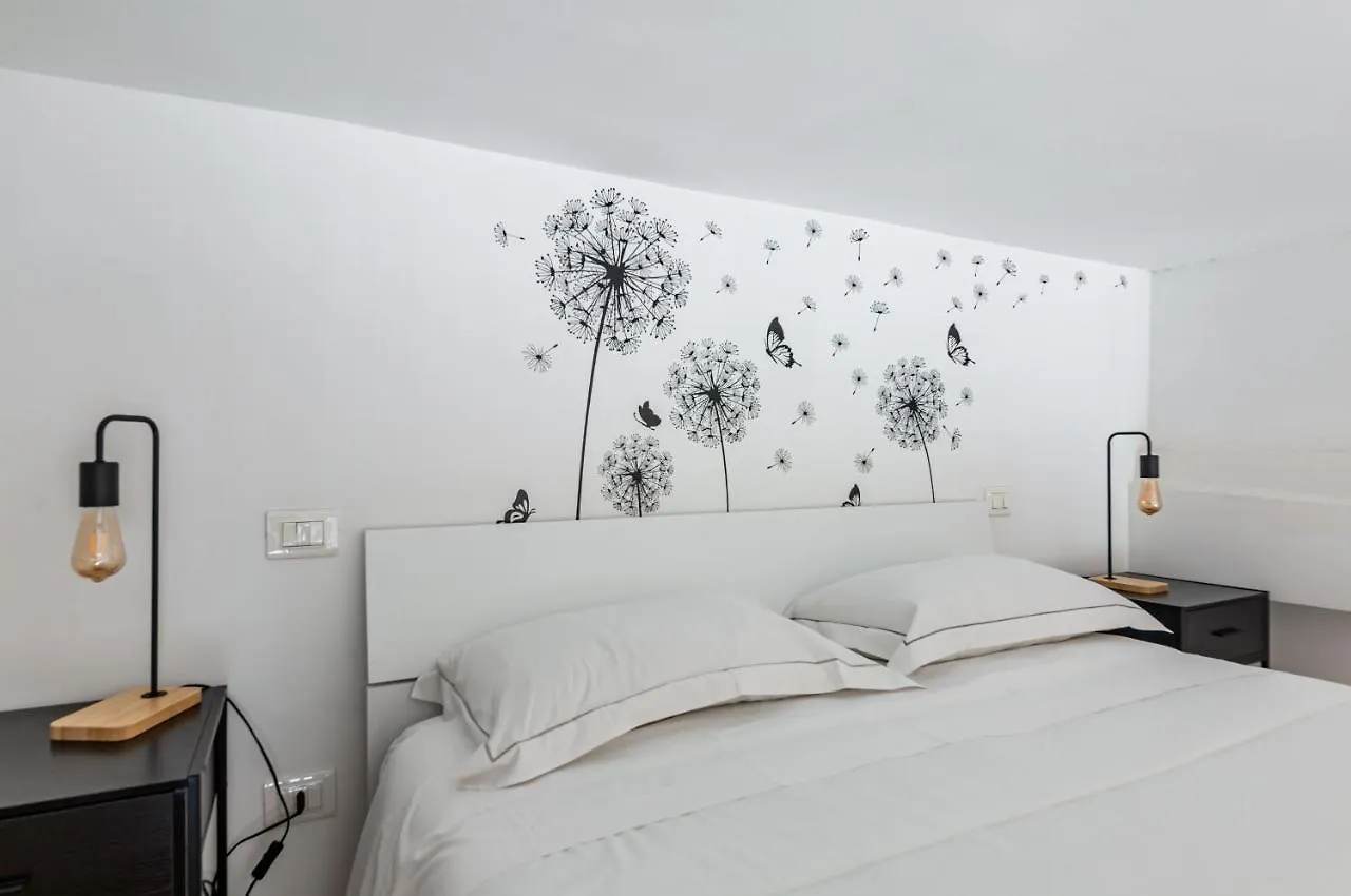 Florence Statuto Bright And Modern Apartment