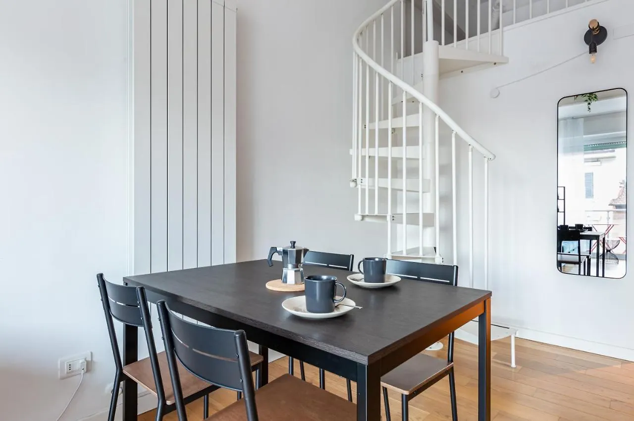Florence Statuto Bright And Modern Apartment