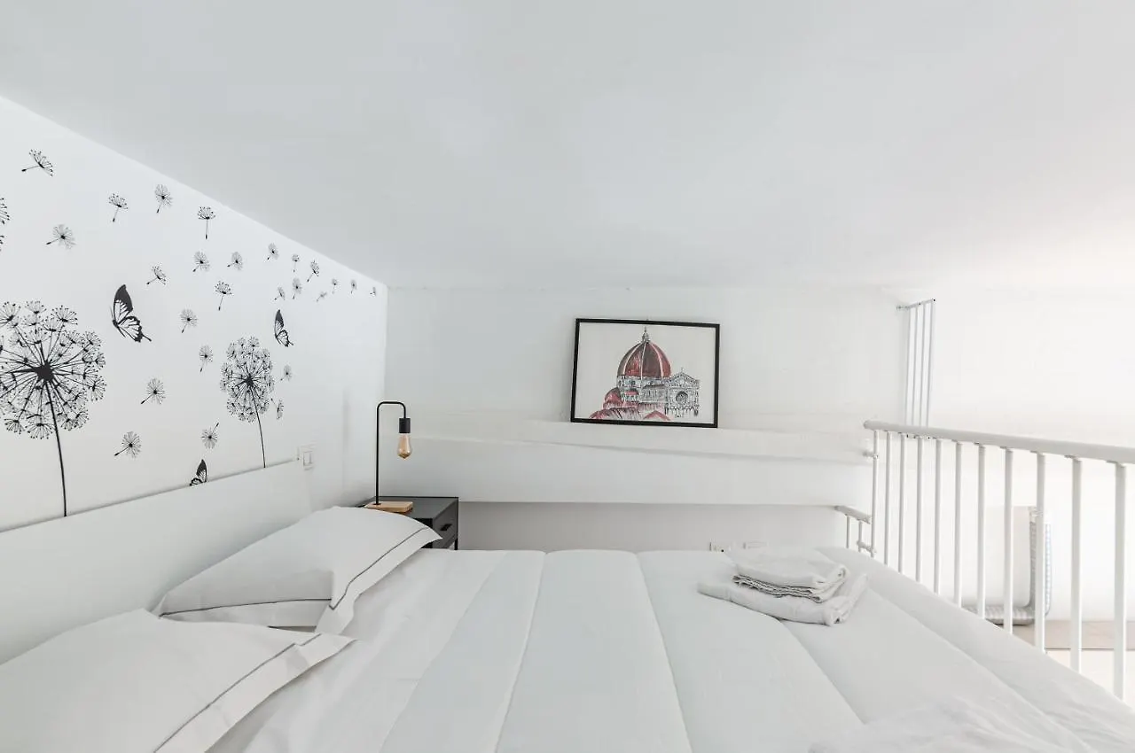 Florence Statuto Bright And Modern Apartment
